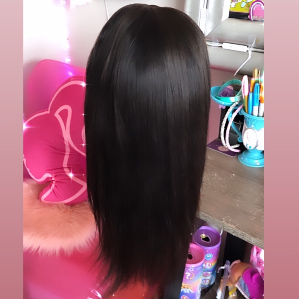 Beautiful Middle part human hair wig. - Picture 4 of 4